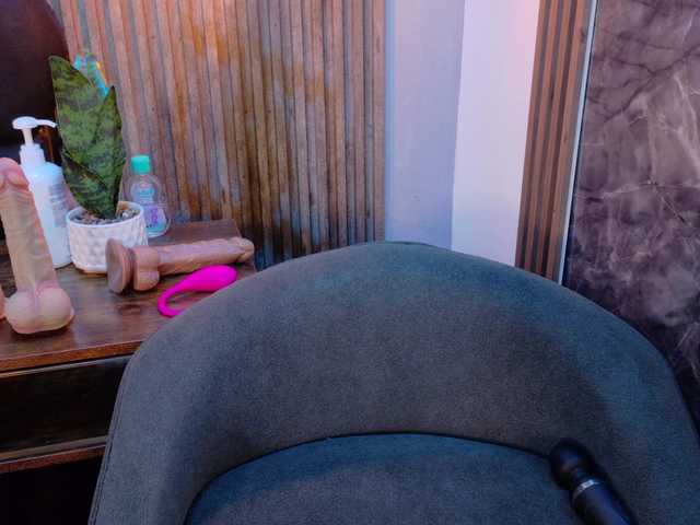 yourwetdreamgirl live cam on BongaCams