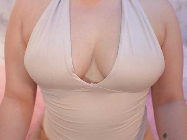 yourwetdreamgirl live cam on BongaCams