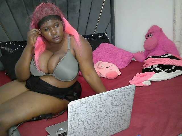 Candyboob, en directo ahora en BongaCams