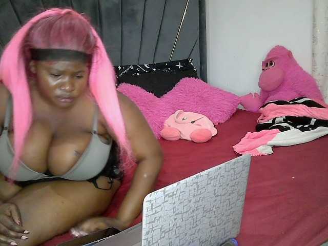 Candyboob, en directo ahora en BongaCams