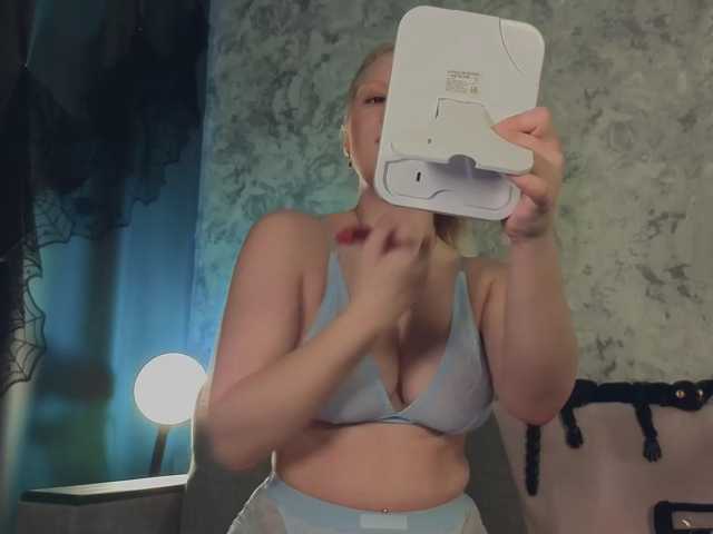 Female-Jesus live cam preview