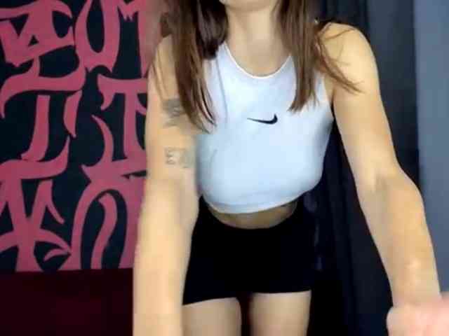 MaeNolder webcam