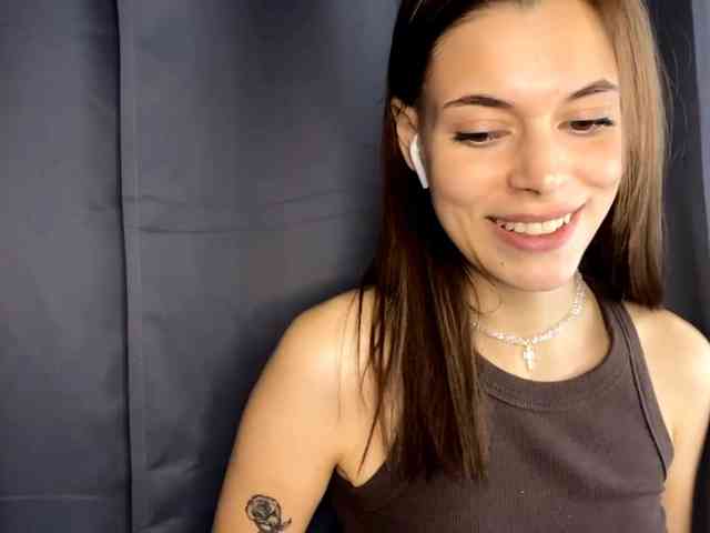 MaeNolder webcam