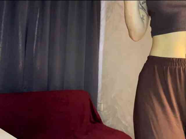 MaeNolder webcam