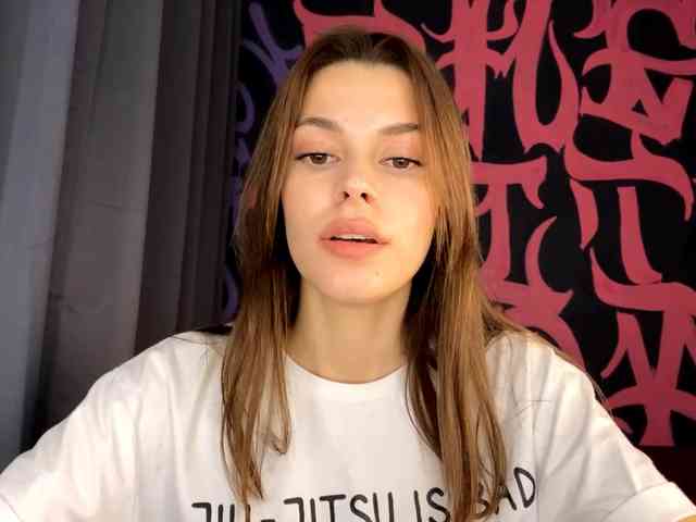 MaeNolder webcam