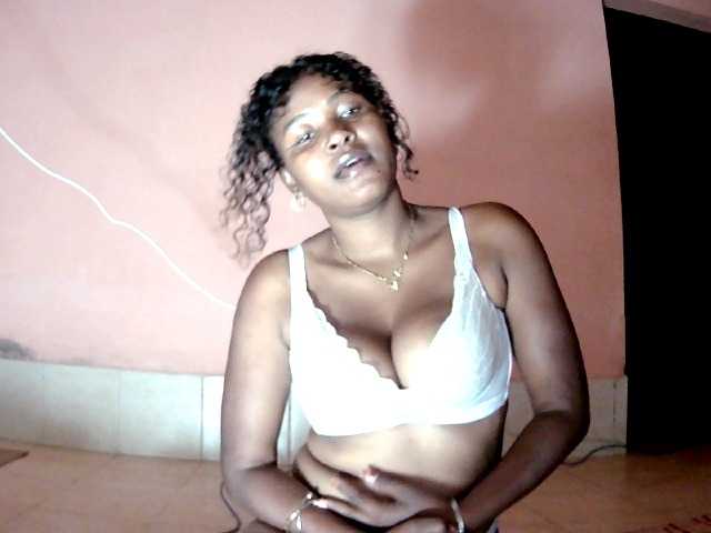 Alda26a — live female cam