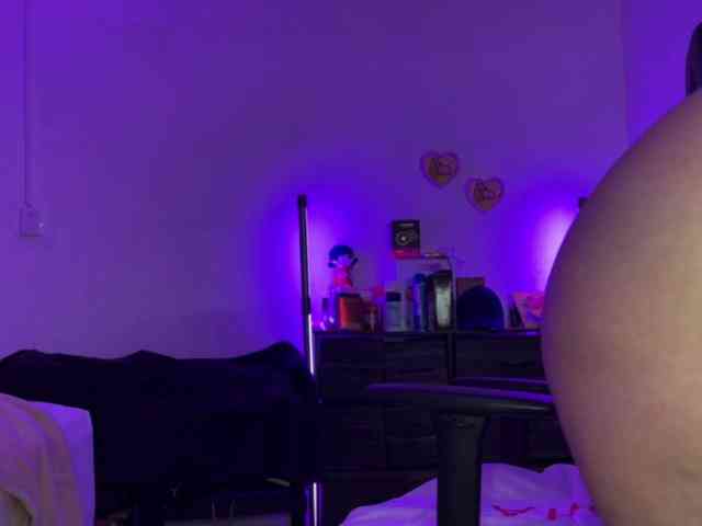 LilyhotsonCam
