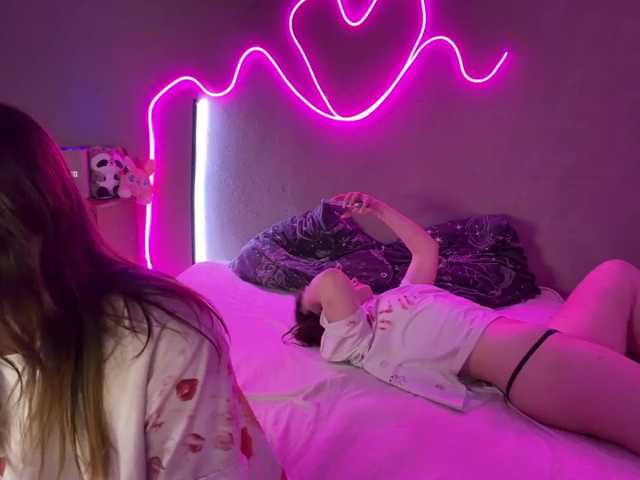 TwoLesbyBaby live cam on BongaCams