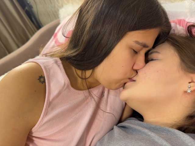 TwoLesbyBaby live cam
