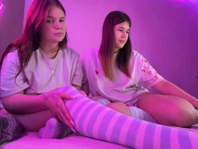 TwoLesbyBaby webcam