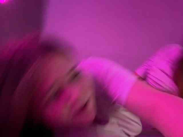 TwoLesbyBaby webcam