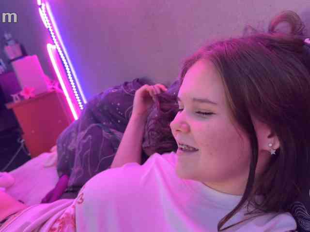 TwoLesbyBaby webcam