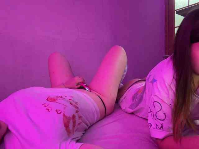 TwoLesbyBaby webcam