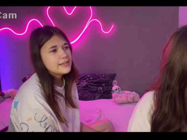 TwoLesbyBaby webcam