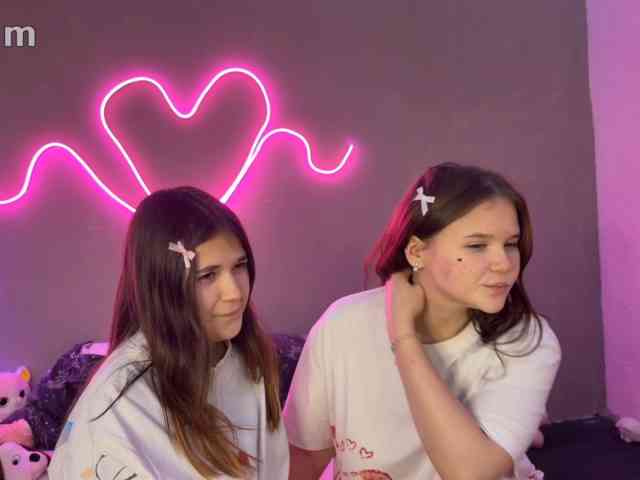 TwoLesbyBaby webcam