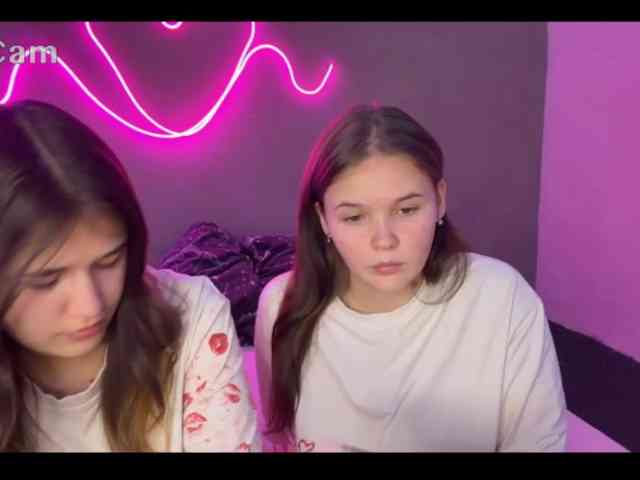 TwoLesbyBaby webcam
