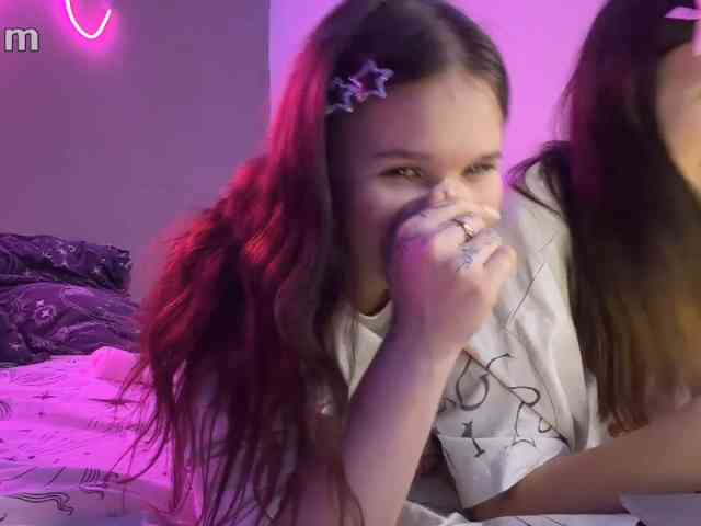 TwoLesbyBaby webcam