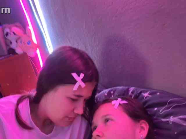 TwoLesbyBaby webcam