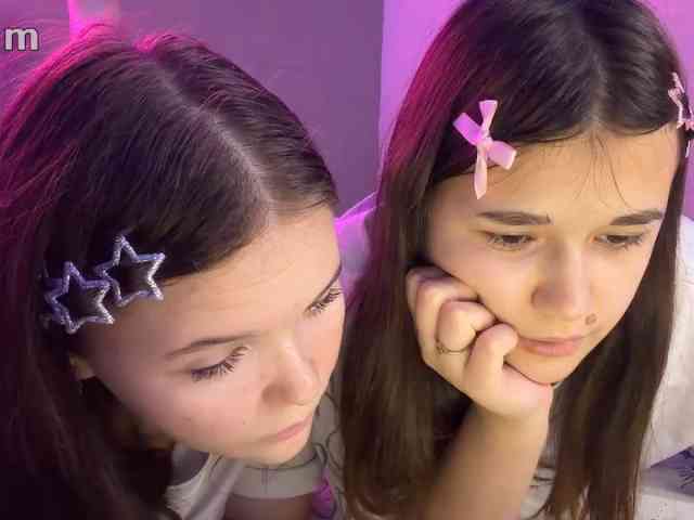 TwoLesbyBaby webcam