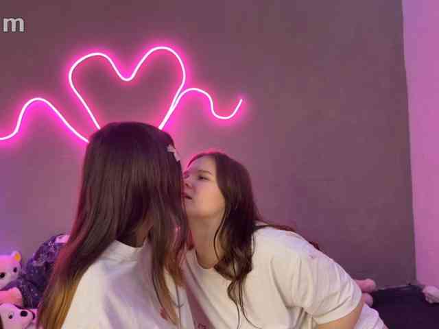 TwoLesbyBaby webcam
