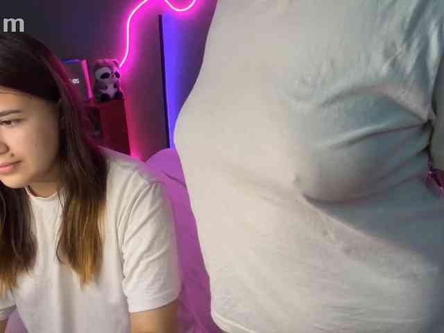 TwoLesbyBaby webcam