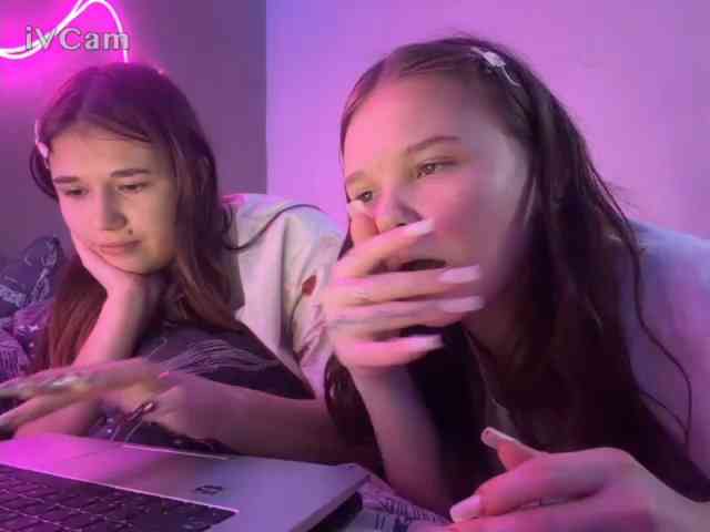 TwoLesbyBaby webcam