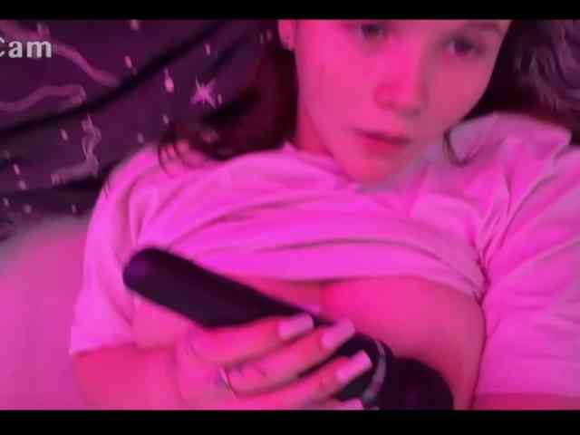 TwoLesbyBaby webcam