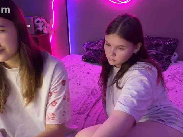 TwoLesbyBaby webcam