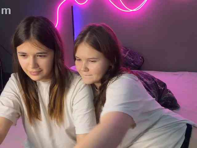 TwoLesbyBaby webcam