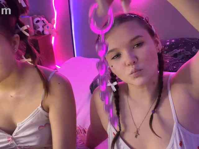 TwoLesbyBaby webcam