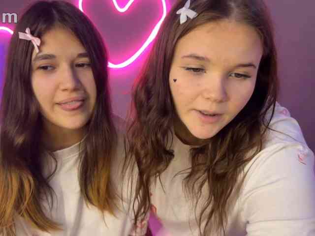 TwoLesbyBaby webcam