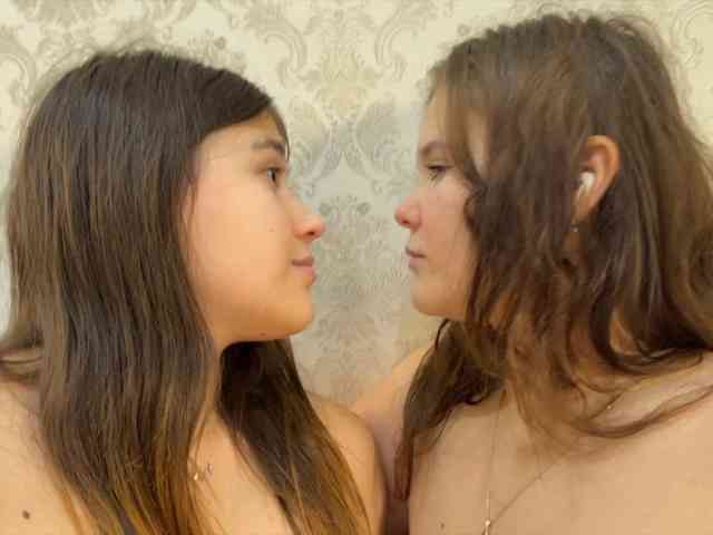 TwoLesbyBaby webcam