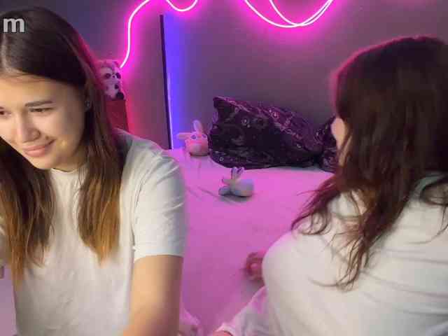 TwoLesbyBaby webcam