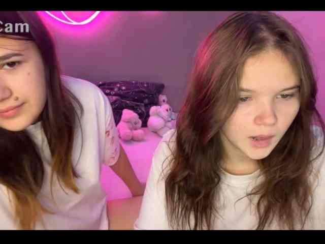 TwoLesbyBaby webcam