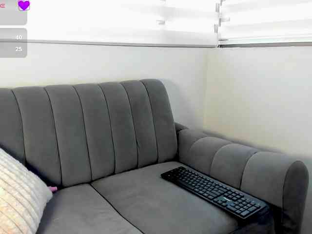 NicolleLust webcam