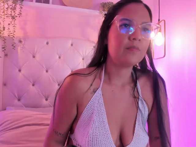 ScarlettRoot live cam on BongaCams