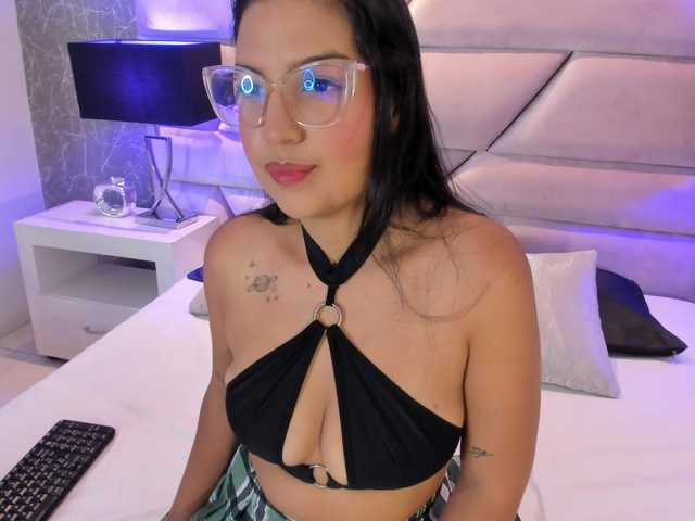 ScarlettRoot live cam on BongaCams