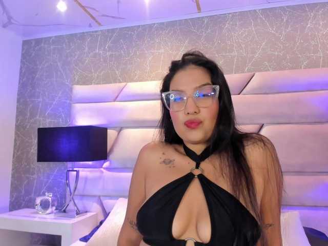 ScarlettRoot live cam on BongaCams