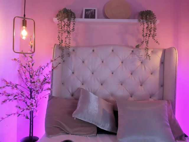 ScarlettRoot live cam preview