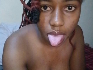 PrettyNoela's Live Webcam