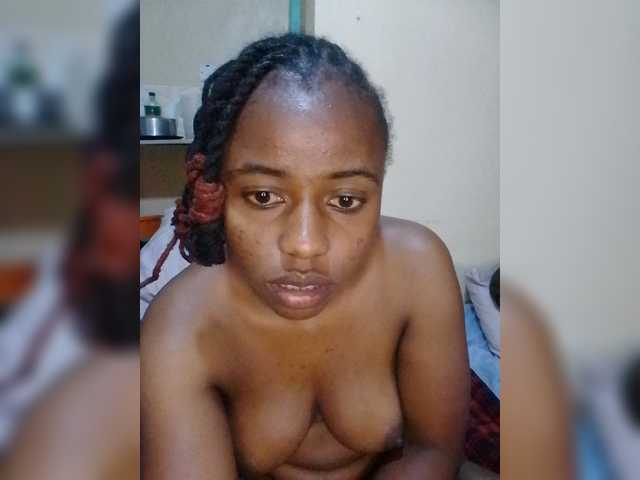 PrettyNoela live cam on BongaCams