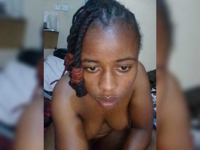 PrettyNoela live cam on BongaCams
