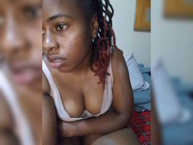 PrettyNoela live cam on BongaCams