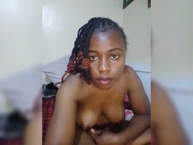 PrettyNoela live cam on BongaCams