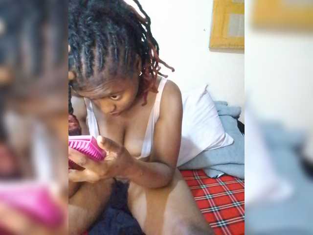 PrettyNoela live cam on BongaCams