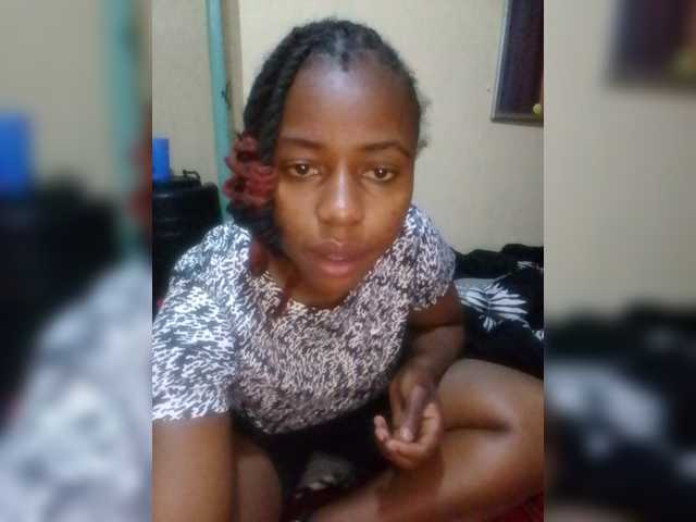 PrettyNoela live cam on BongaCams