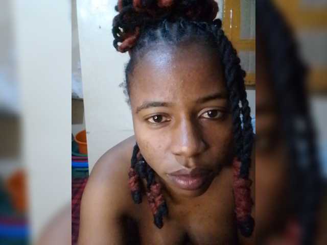PrettyNoela live cam on BongaCams