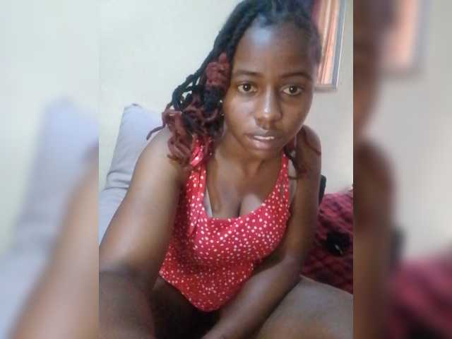 PrettyNoela live cam on BongaCams