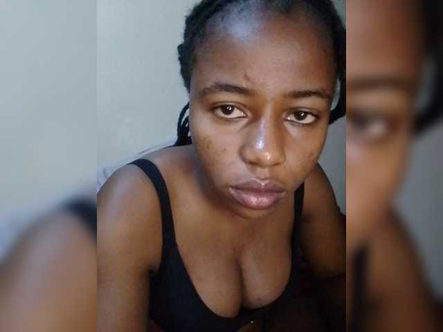 PrettyNoela live cam on BongaCams