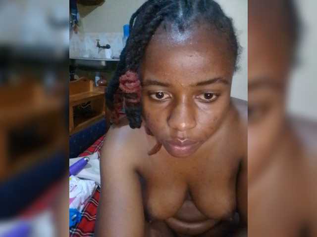 PrettyNoela live cam on BongaCams